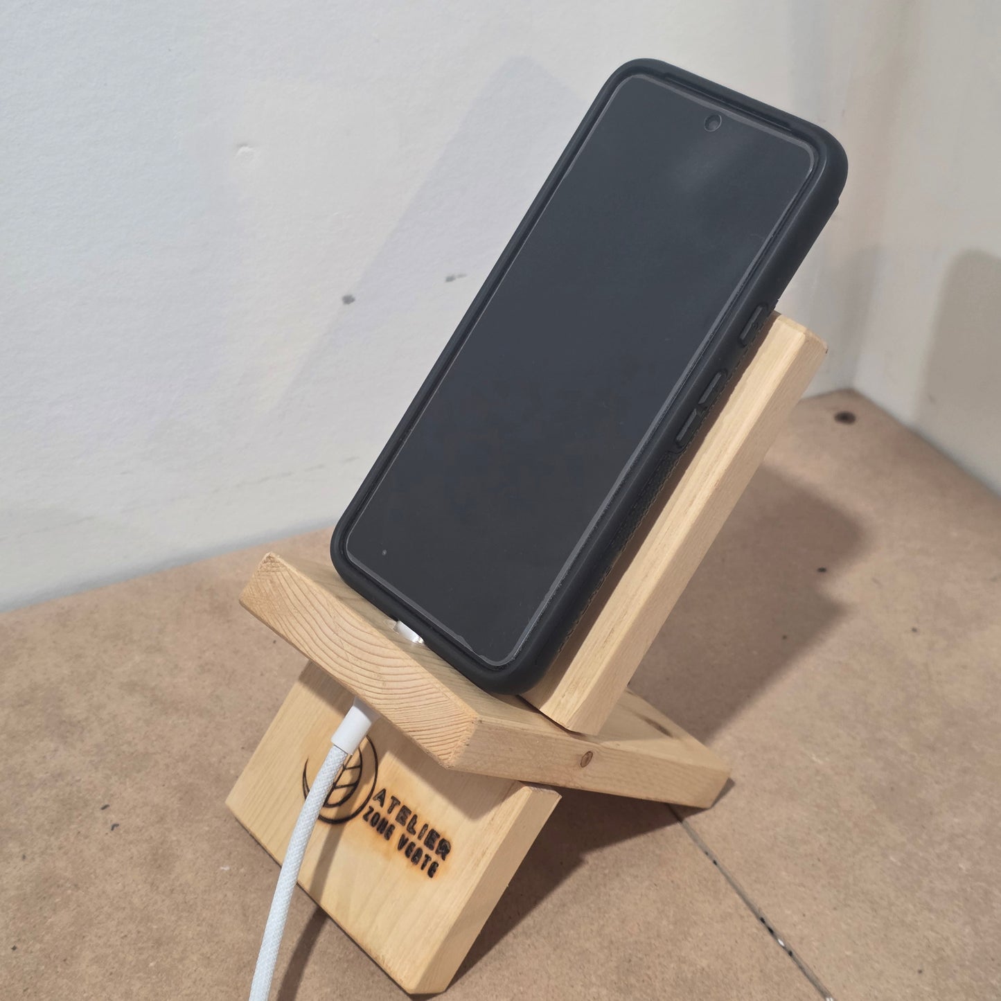 Support à Cellulaire en Bois Recyclé