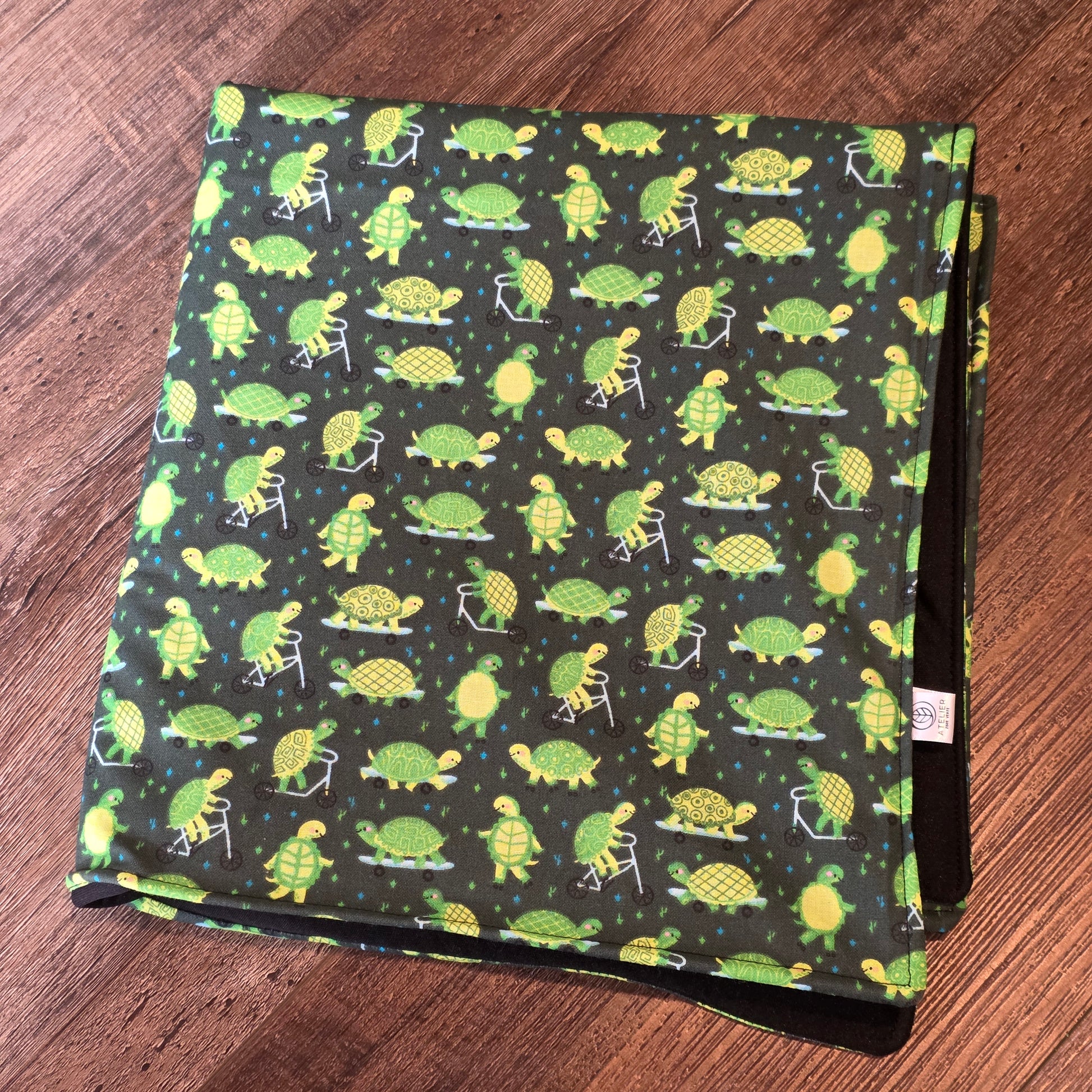 Tapis hygienique lavable pour chien en utilisation - Atelier Zone Verte